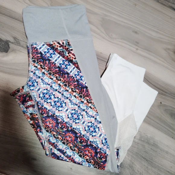 Athleta nomad salutation mesh Capri leggings - Picture 6 of 7